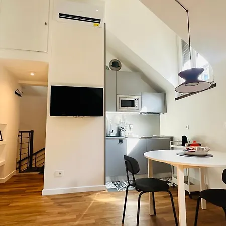 Apartament 38 *