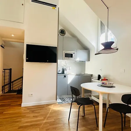 38 Apartament *